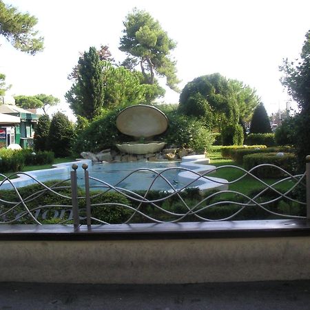 Hotel Canasta Riccione Bagian luar foto