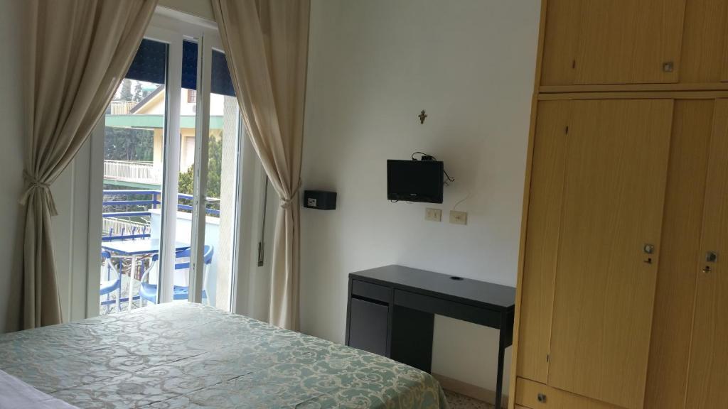 Hotel Canasta Riccione Bagian luar foto