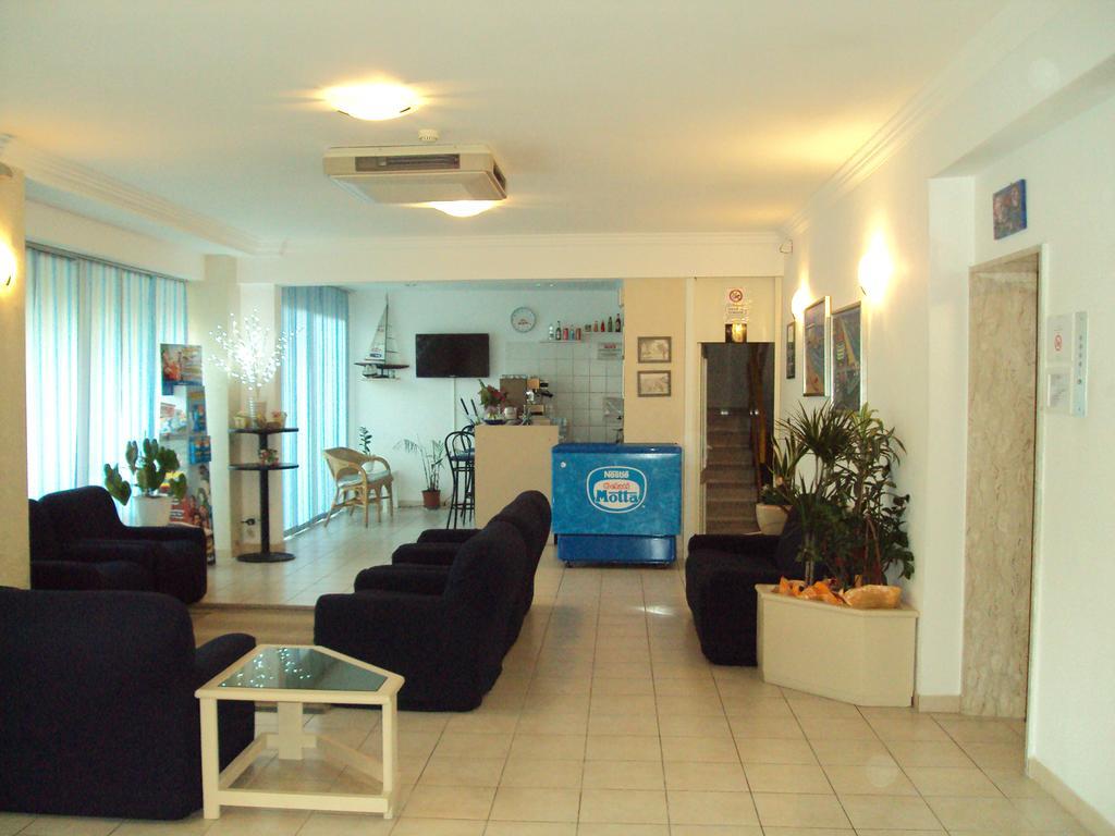Hotel Canasta Riccione Bagian luar foto