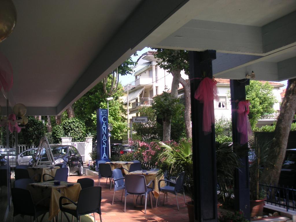 Hotel Canasta Riccione Bagian luar foto