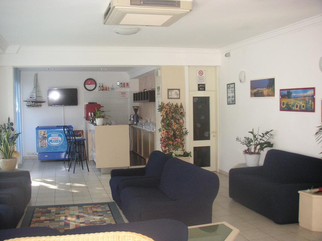 Hotel Canasta Riccione Bagian luar foto