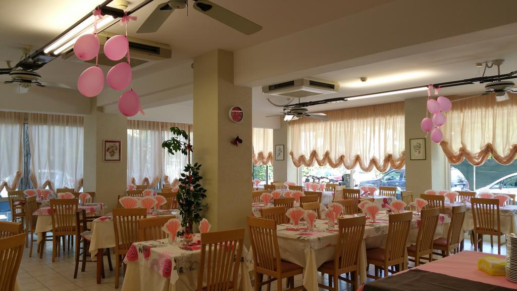 Hotel Canasta Riccione Bagian luar foto