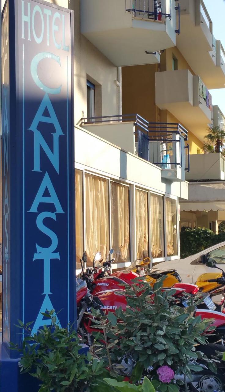 Hotel Canasta Riccione Bagian luar foto