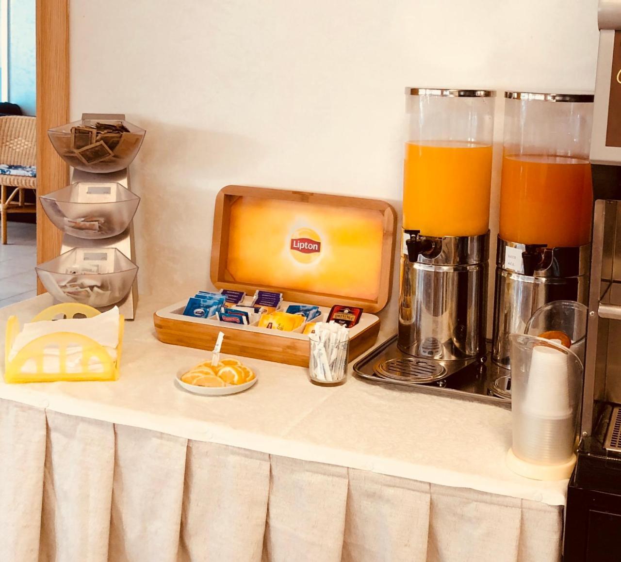 Hotel Canasta Riccione Bagian luar foto